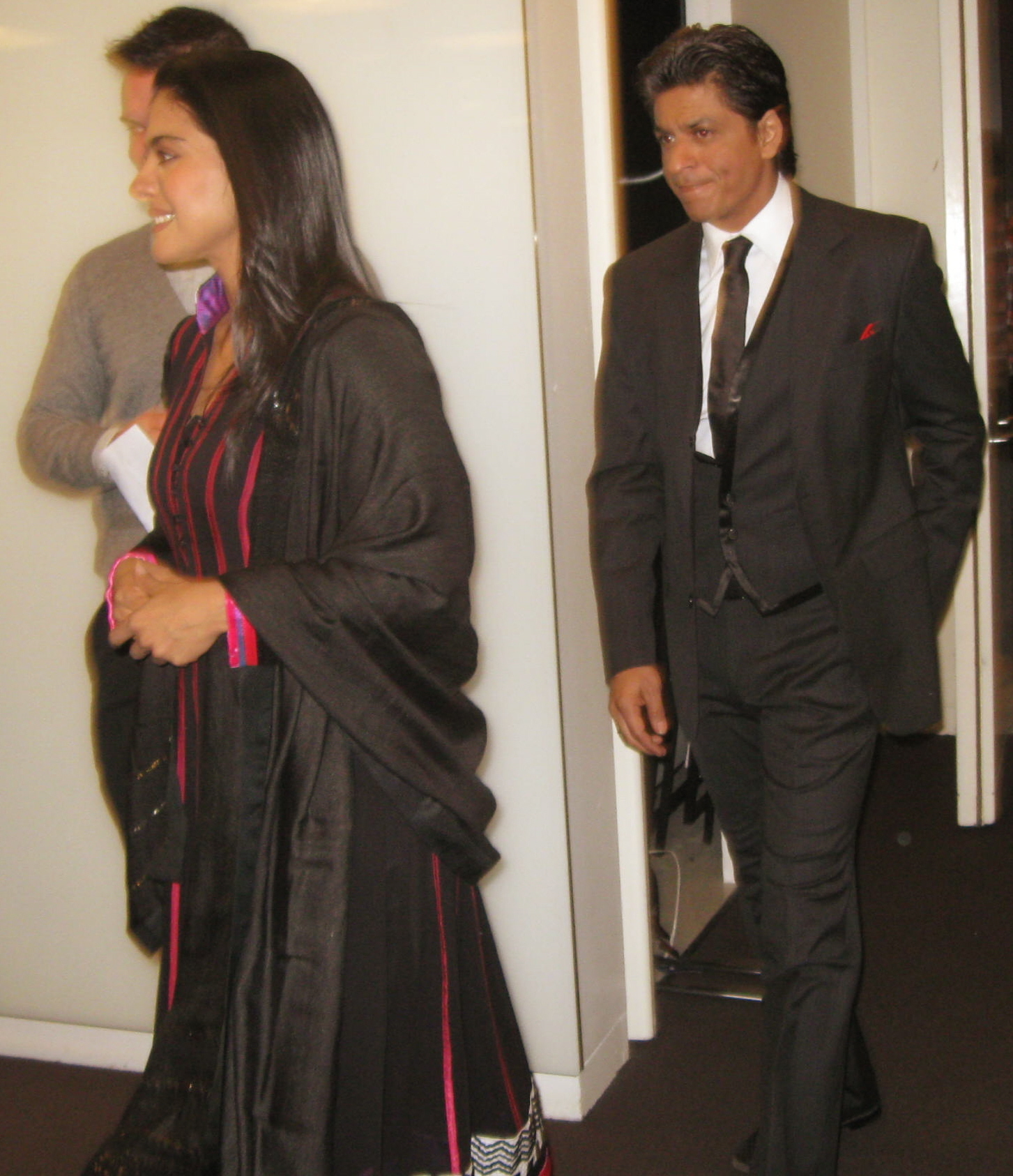 shahrukhkajolenteringpc1 - The King of Bollywood Continues to Rein