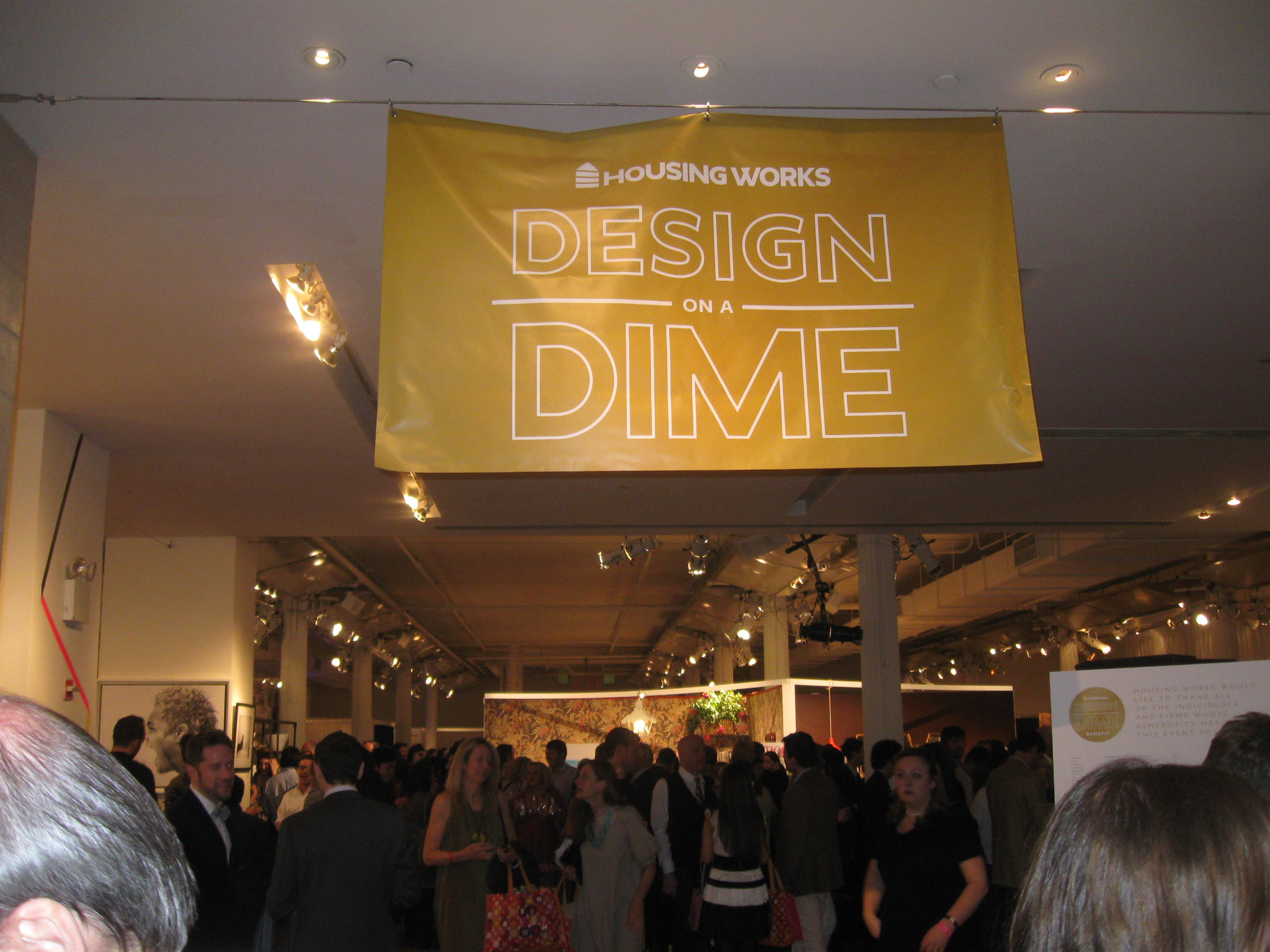 entrance01 - DESIGN ON A DIME SHOWS OFF GRACE & STYLE