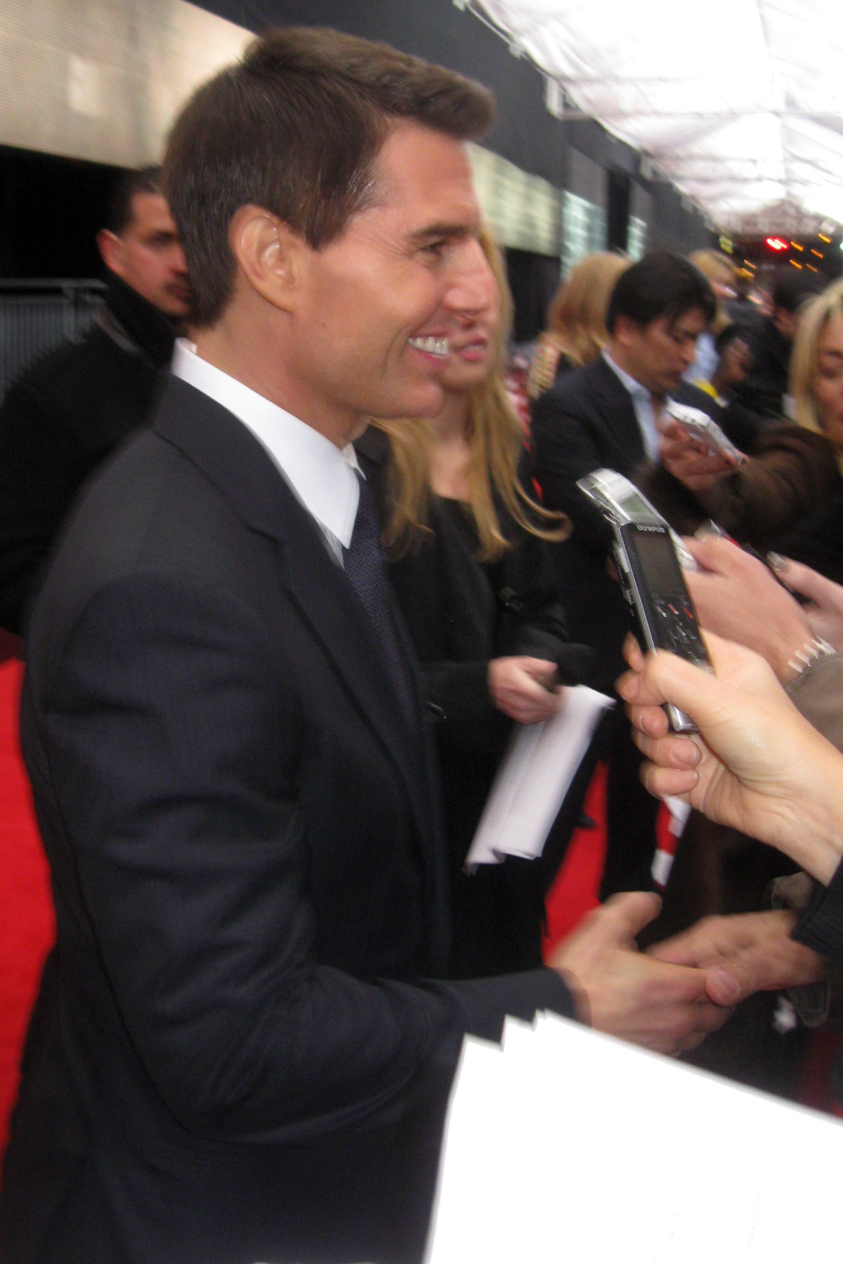 tomcruisegreetingreporters - Tom Cruise &Anil Kapoor Rock Mission:Impossible Ghost-Protocol NY Premiere