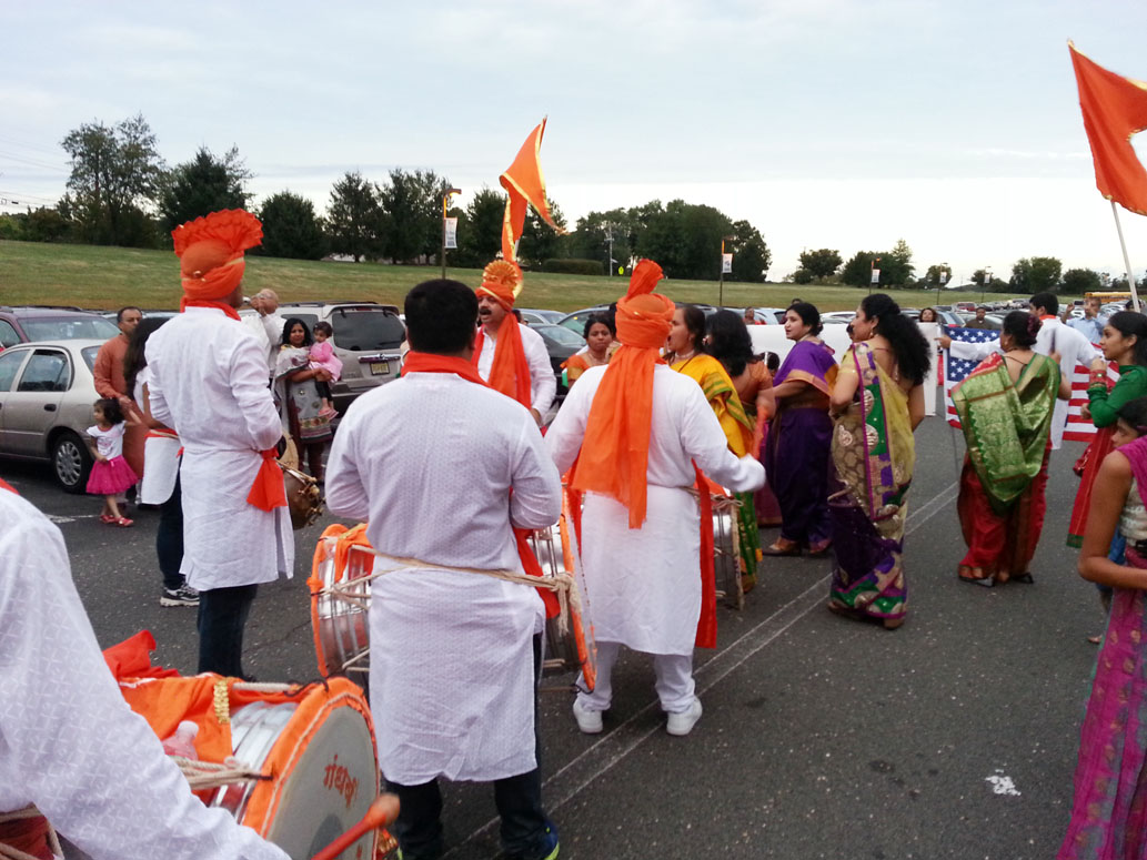 outsidedancers - Golden Elephants Welcomed Governor Chris Christie To Indian Event